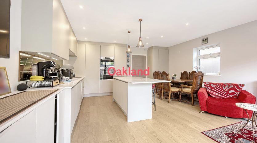 4 Bedroom End of Terrace House To Rent in Bagshot Road, Enfield, EN1 