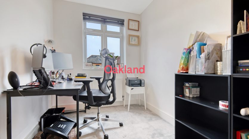 4 Bedroom End of Terrace House To Rent in Bagshot Road, Enfield, EN1 