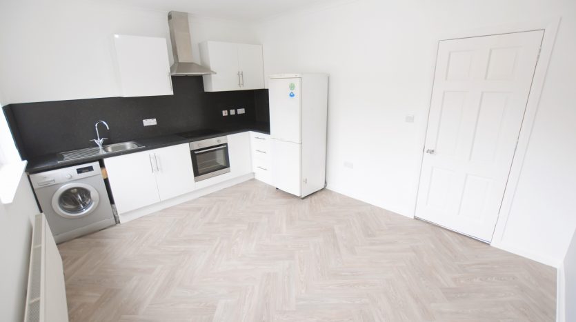 1 Bedroom  To Rent in Top Flat 64 Warwick Road, London, N18 