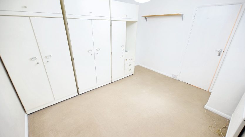 2 Bedroom Flat To Rent in Millbrook Gardens, Romford, RM6 