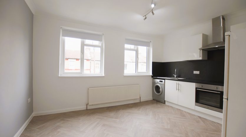 1 Bedroom  To Rent in Top Flat 64 Warwick Road, London, N18 