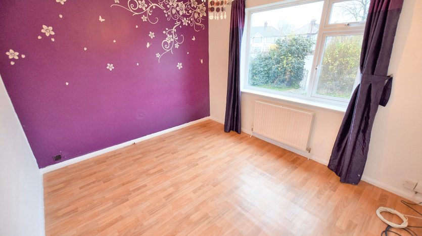 2 Bedroom Flat To Rent in Millbrook Gardens, Romford, RM6 