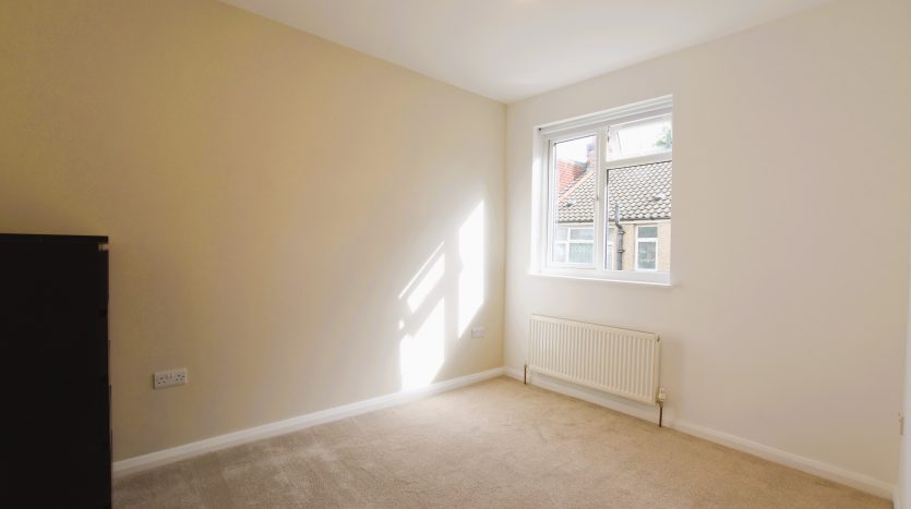 1 Bedroom  To Rent in Top Flat 64 Warwick Road, London, N18 