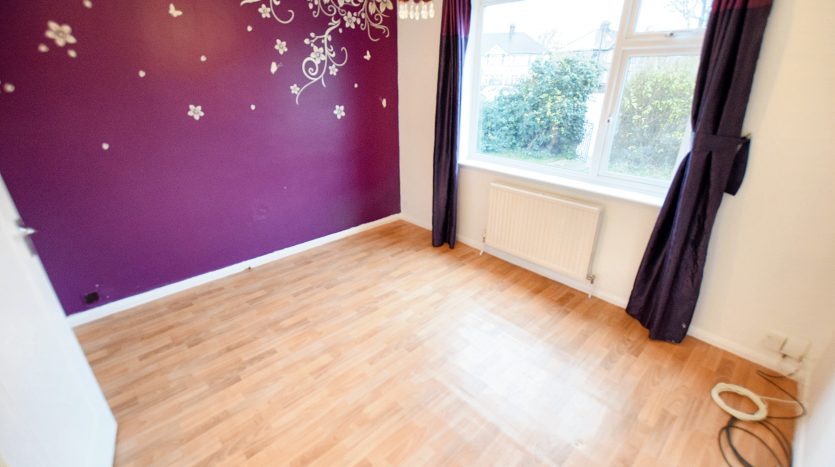 2 Bedroom Flat To Rent in Millbrook Gardens, Romford, RM6 