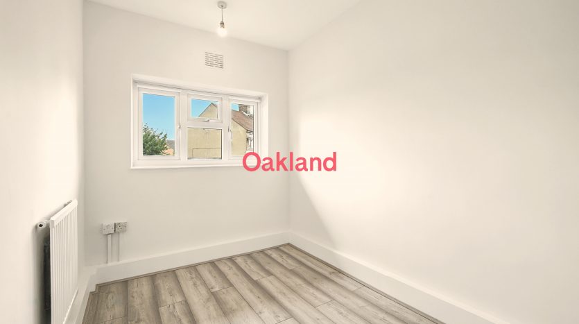 3 Bedroom  To Rent in Aldborough Court Aldborough Road North, Ilford, IG2 