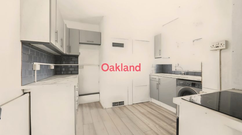 3 Bedroom  To Rent in Aldborough Court Aldborough Road North, Ilford, IG2 