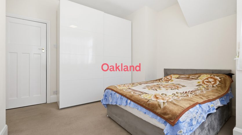 3 Bedroom Mid Terraced House For Sale in Inverness Drive, Ilford, IG6 