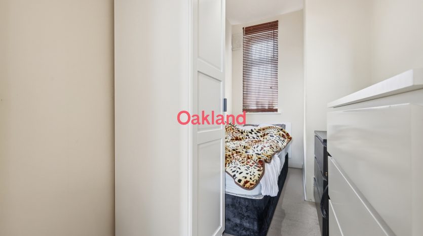 3 Bedroom Mid Terraced House For Sale in Inverness Drive, Ilford, IG6 