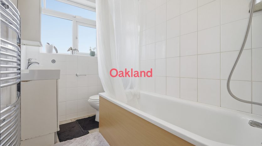 3 Bedroom Mid Terraced House For Sale in Inverness Drive, Ilford, IG6 