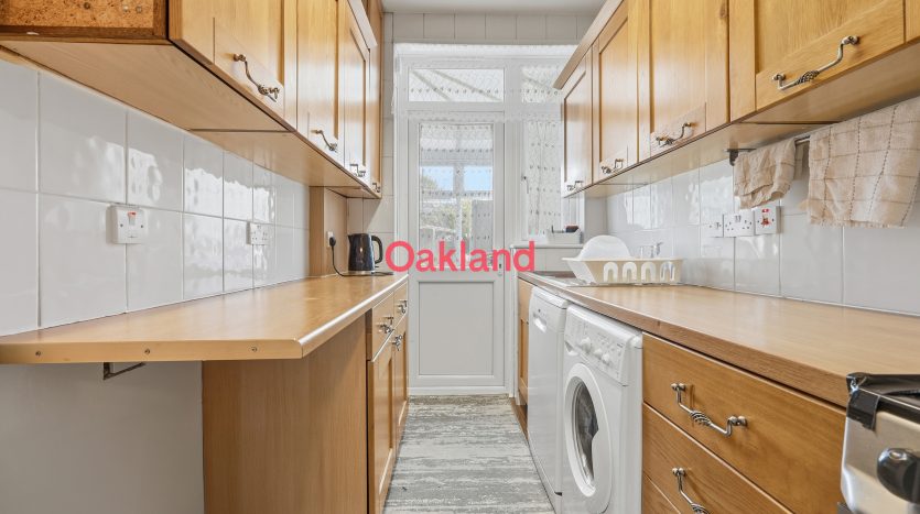 3 Bedroom Mid Terraced House For Sale in Inverness Drive, Ilford, IG6 