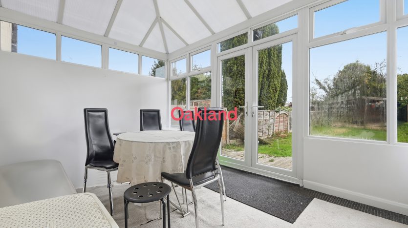 3 Bedroom Mid Terraced House For Sale in Inverness Drive, Ilford, IG6 