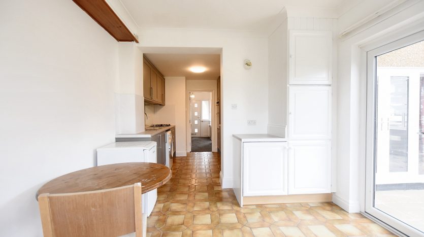 3 Bedroom End of Terrace House To Rent in Crownfield Avenue, Ilford, IG2 