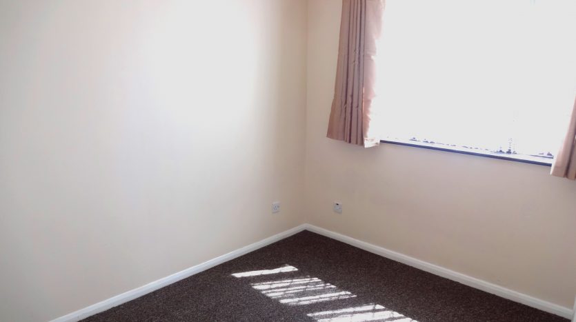 2 Bedroom House To Rent in Grove Road, Romford, RM6 