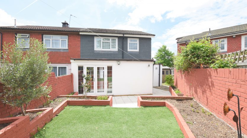 3 Bedroom Semi-Detached House To Rent in Huntsman Road, Ilford, IG6 