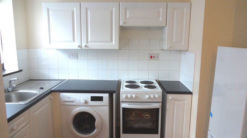 2 Bedroom House To Rent in Grove Road, Romford, RM6 
