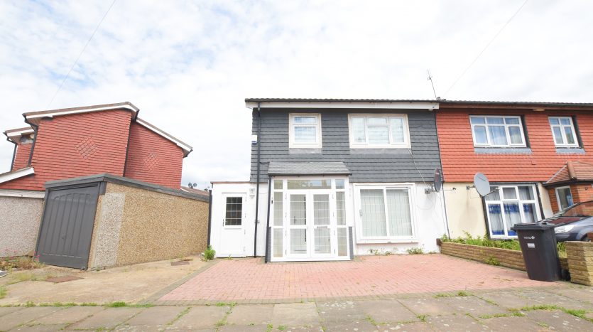 3 Bedroom Semi-Detached House To Rent in Huntsman Road, Ilford, IG6 