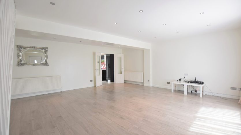 3 Bedroom Semi-Detached House To Rent in Huntsman Road, Ilford, IG6 