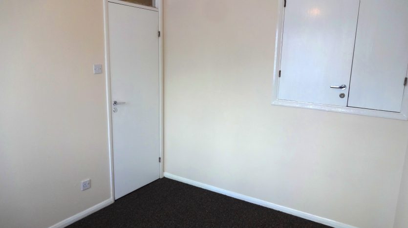 2 Bedroom House To Rent in Grove Road, Romford, RM6 
