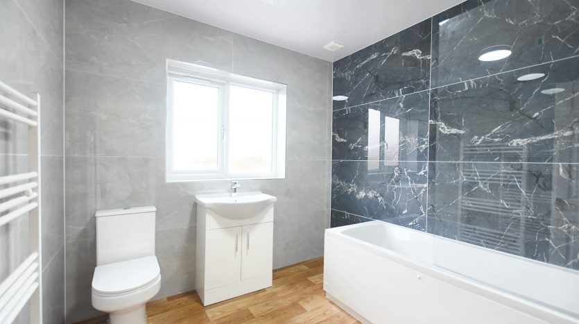 3 Bedroom End of Terrace House To Rent in Crownfield Avenue, Ilford, IG2 