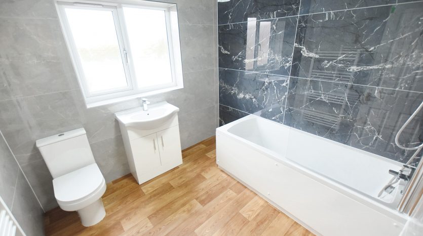 3 Bedroom End of Terrace House To Rent in Crownfield Avenue, Ilford, IG2 