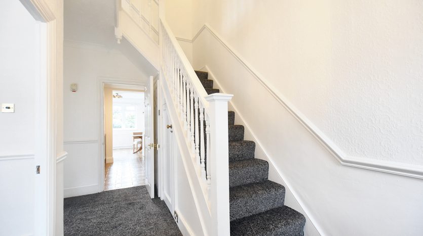 3 Bedroom End of Terrace House To Rent in Crownfield Avenue, Ilford, IG2 