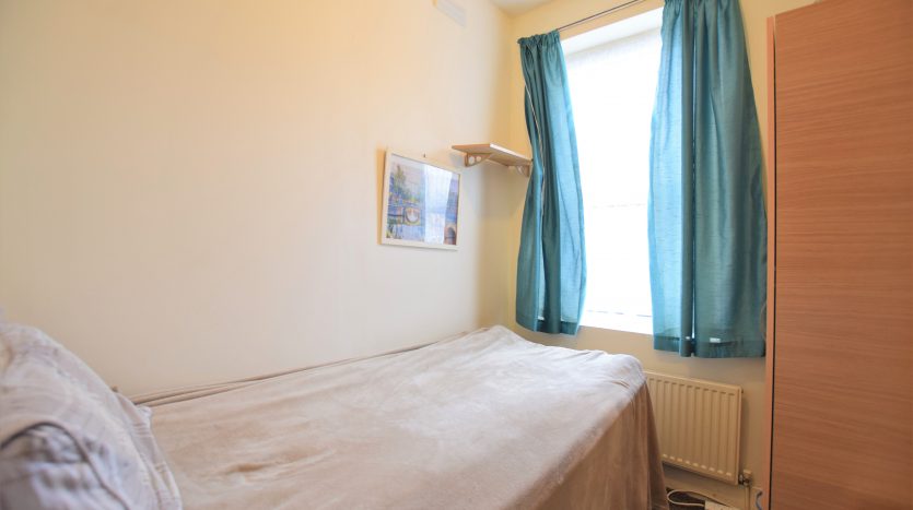 2 Bedroom Flat To Rent in 13a Hainault Street, Ilford, IG1 