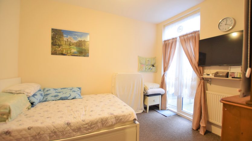2 Bedroom Flat To Rent in 13a Hainault Street, Ilford, IG1 