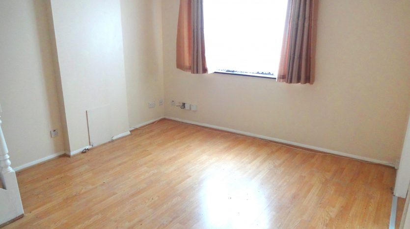 2 Bedroom House To Rent in Grove Road, Romford, RM6 