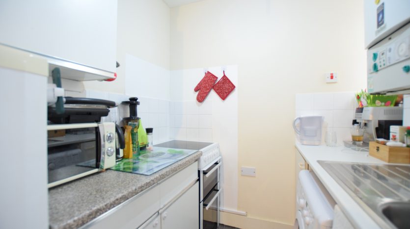 2 Bedroom Flat To Rent in 13a Hainault Street, Ilford, IG1 