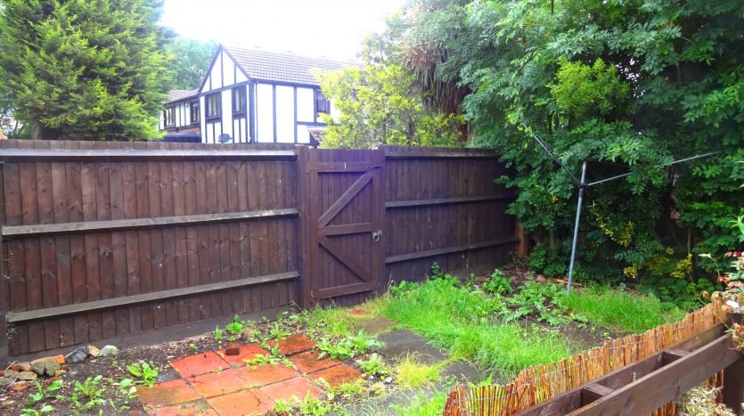 2 Bedroom House To Rent in Grove Road, Romford, RM6 