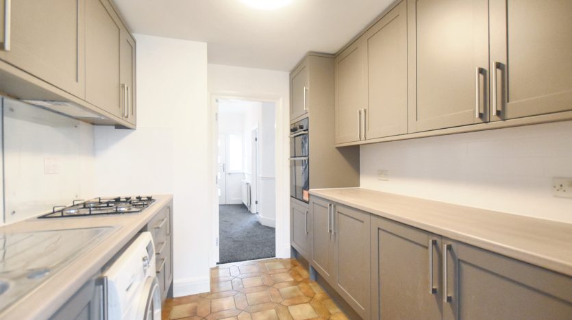 3 Bedroom End of Terrace House To Rent in Crownfield Avenue, Ilford, IG2 