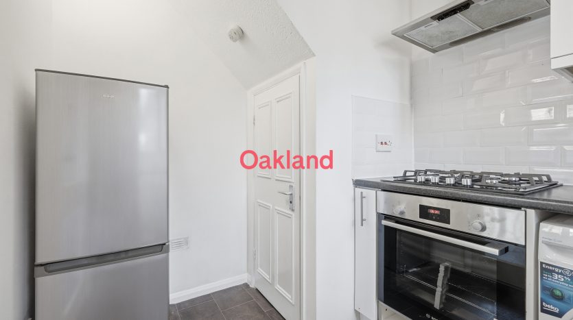 1 Bedroom  To Rent in Asquith Close, Dagenham, RM8 