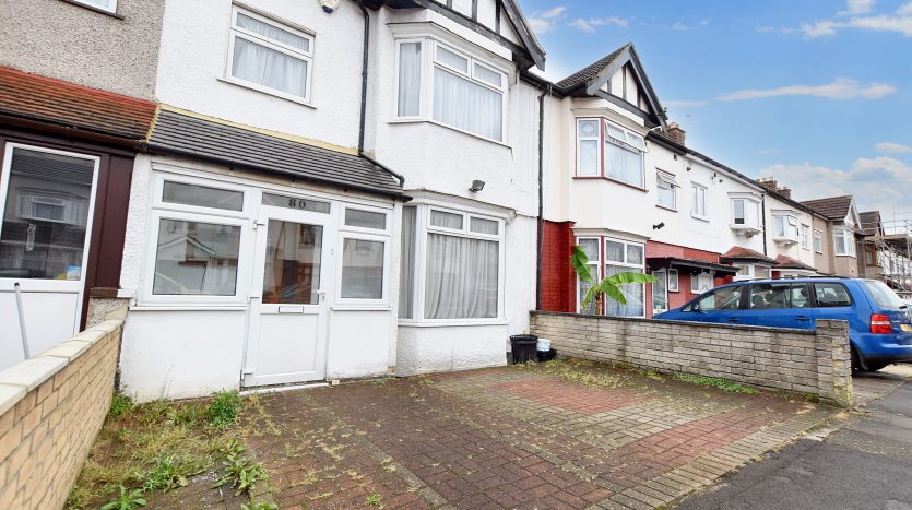 3 Bedroom  To Rent in Cranley Drive, Ilford, IG2 