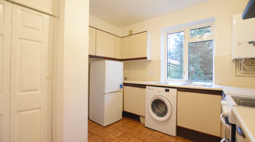 3 Bedroom  To Rent in Crown Road, Ilford, IG6 