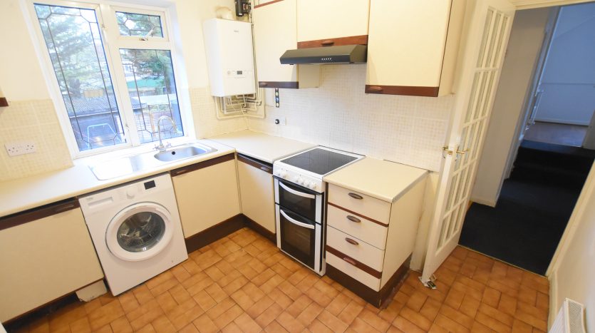 3 Bedroom  To Rent in Crown Road, Ilford, IG6 