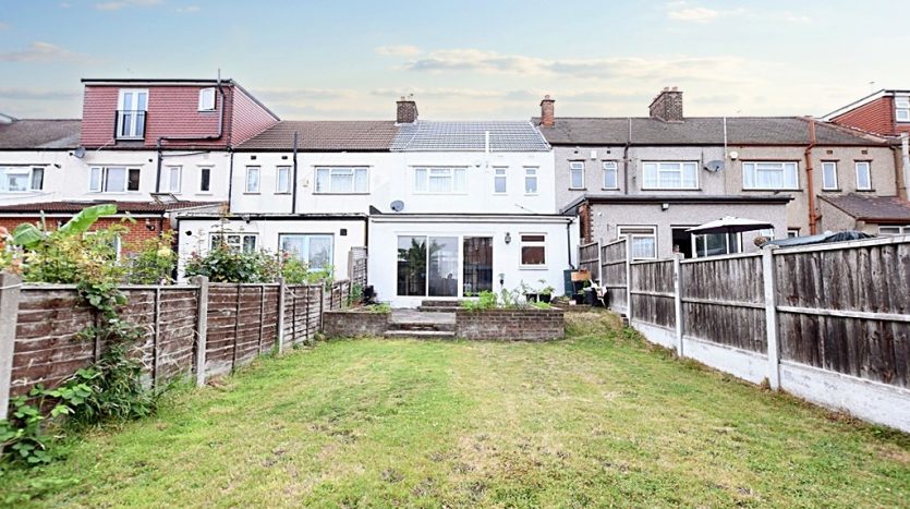 3 Bedroom  To Rent in Cranley Drive, Ilford, IG2 