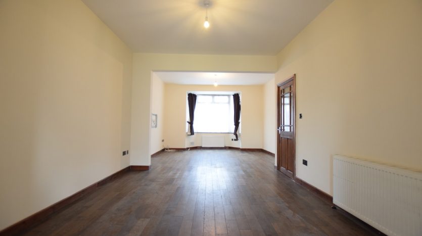 3 Bedroom  To Rent in Cranley Drive, Ilford, IG2 