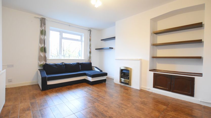 3 Bedroom  To Rent in Crown Road, Ilford, IG6 