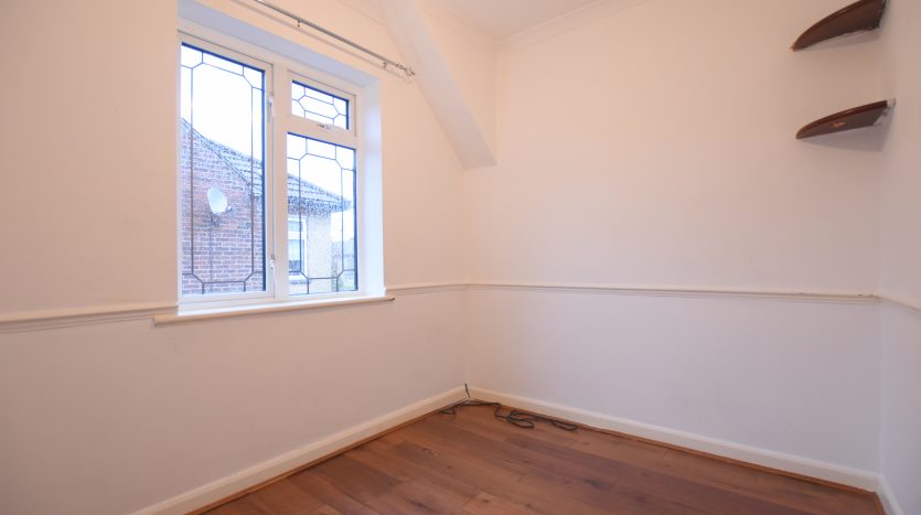 3 Bedroom  To Rent in Crown Road, Ilford, IG6 