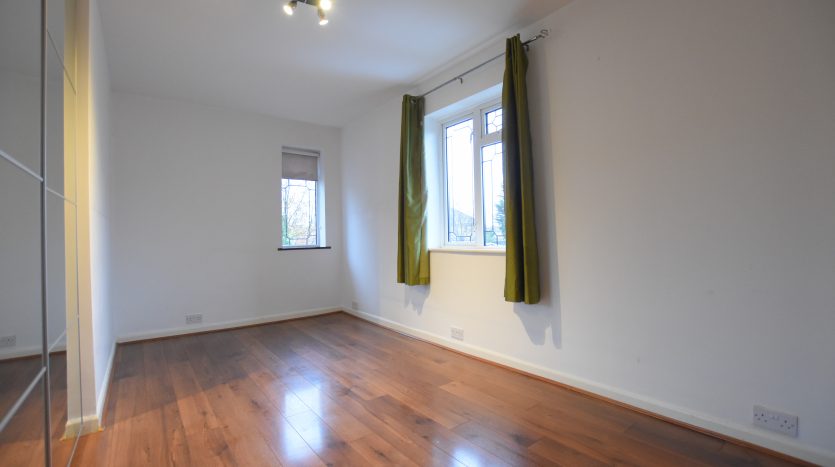 3 Bedroom  To Rent in Crown Road, Ilford, IG6 