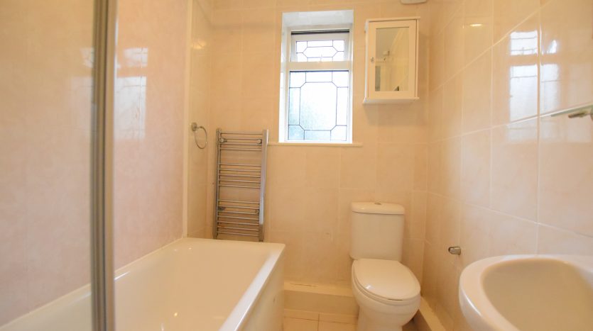 3 Bedroom  To Rent in Crown Road, Ilford, IG6 