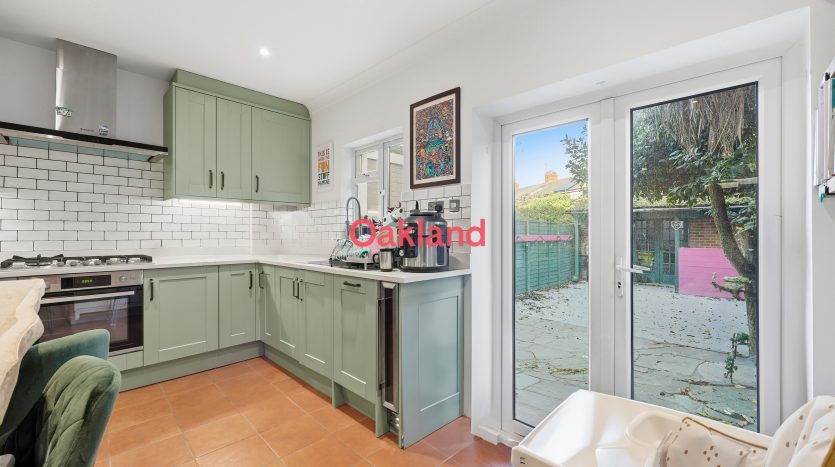 2 Bedroom Mid Terraced House To Rent in Kendal Avenue, Barking, IG11