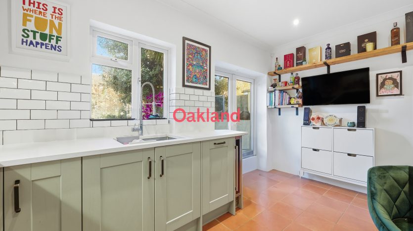 2 Bedroom Mid Terraced House To Rent in Kendal Avenue, Barking, IG11