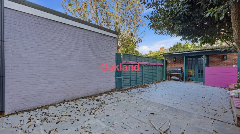 2 Bedroom Mid Terraced House To Rent in Kendal Avenue, Barking, IG11