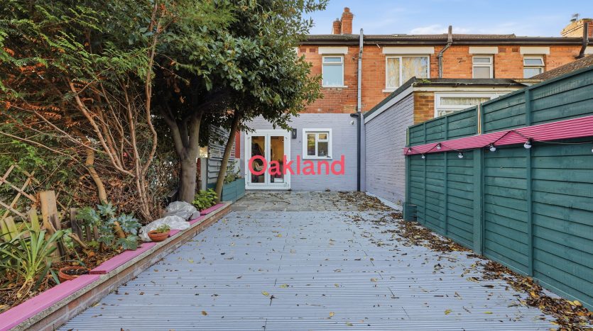 2 Bedroom Mid Terraced House To Rent in Kendal Avenue, Barking, IG11