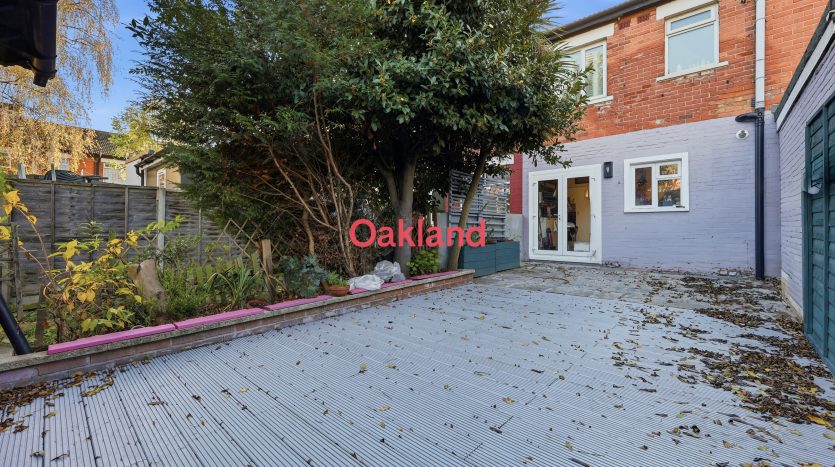 2 Bedroom Mid Terraced House To Rent in Kendal Avenue, Barking, IG11