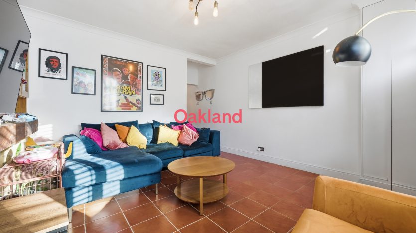 2 Bedroom Mid Terraced House To Rent in Kendal Avenue, Barking, IG11