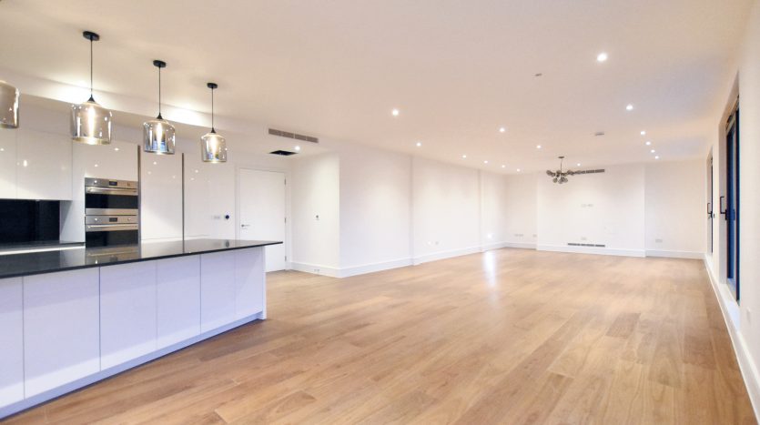 3 Bedroom Flat For Sale in Impact House 181-185 High Road, Chigwell, IG7 