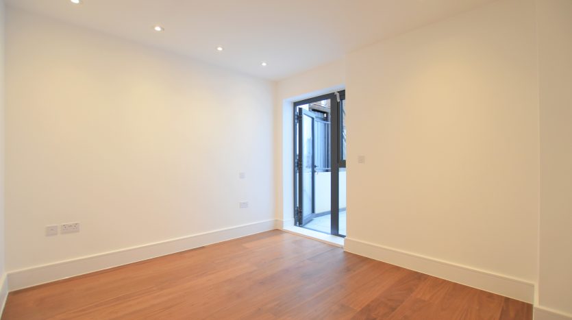 2 Bedroom Flat For Sale in Impact House 181-185 High Road, Chigwell, IG7 