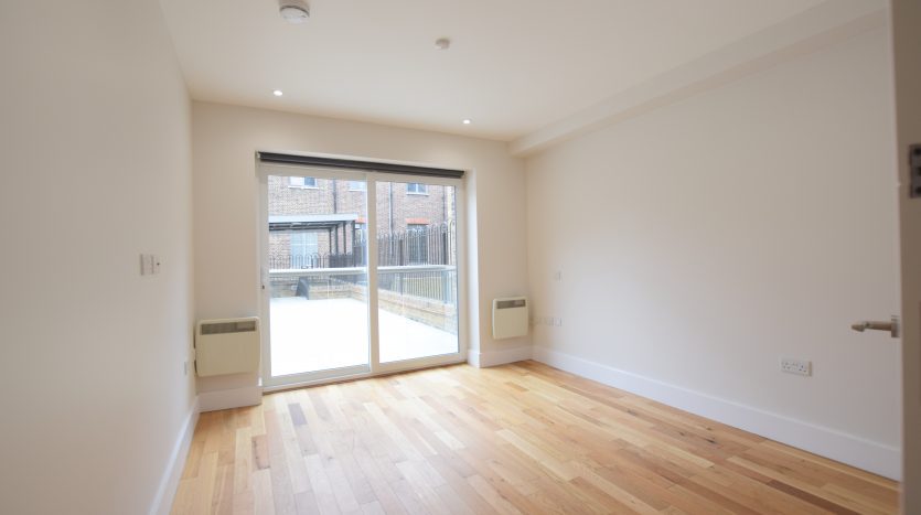 2 Bedroom Flat To Rent in Flat 1, Ilford, IG1 